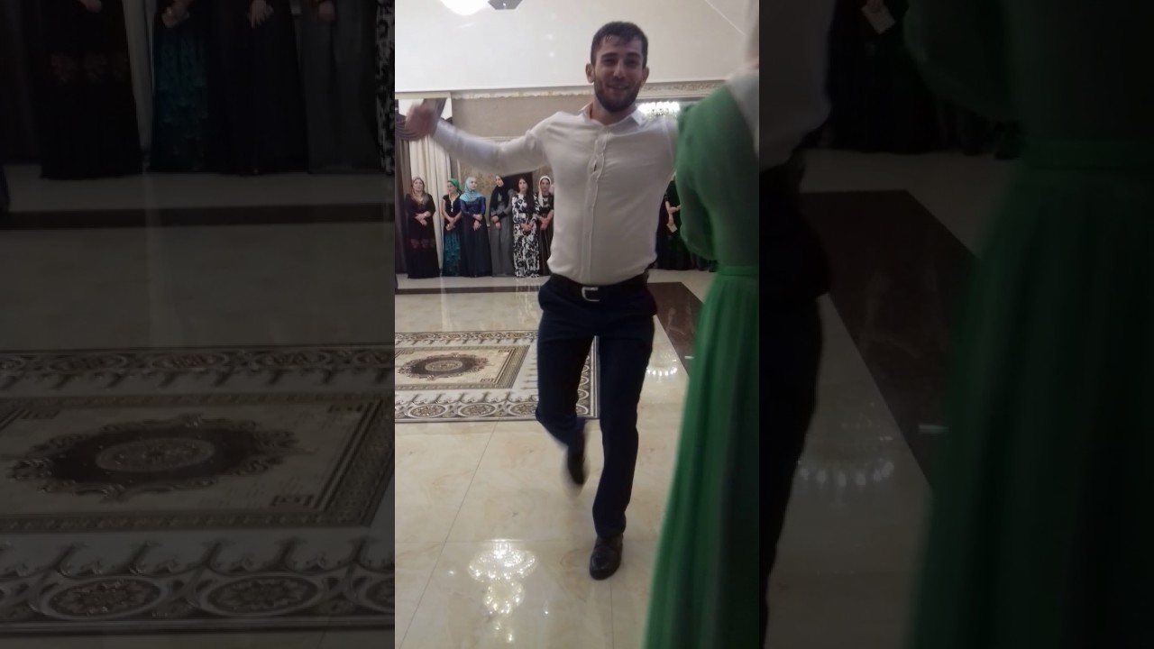 На свадьбе в ресторане в грозном На свадьбе в ресторане в грозном